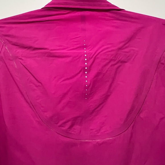 Lululemon Mist Over Windbreaker in excellent condition, size 10 - Picture 5 of 6